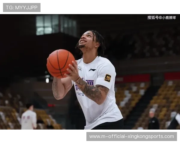 新疆男篮敲定第三外援，2米01锋线强力加盟，场均19分6篮板，新疆男篮第三阶段外援